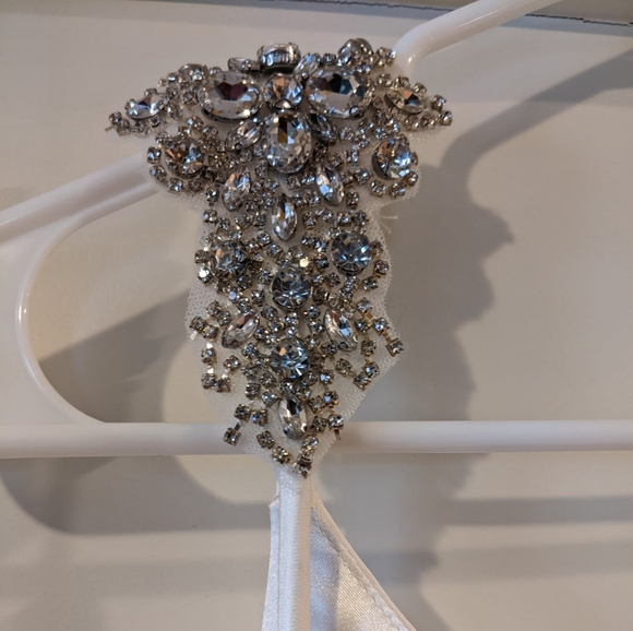 Satin Low Back Wedding Gown ✨ FREE VEIL ✨ - Picture 12 of 15